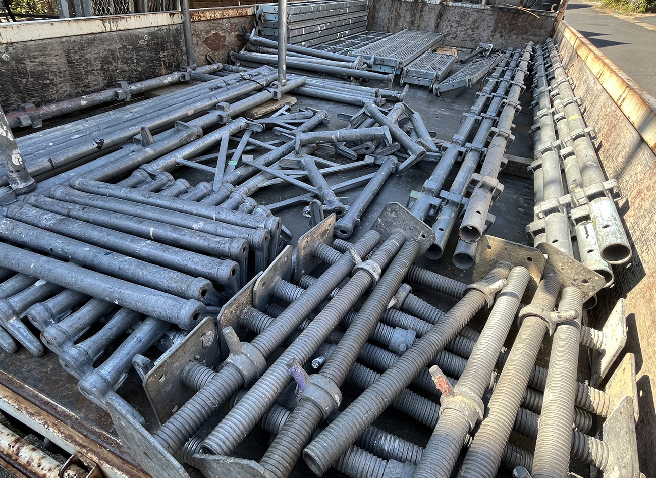 午前作業（足場の組立・解体）